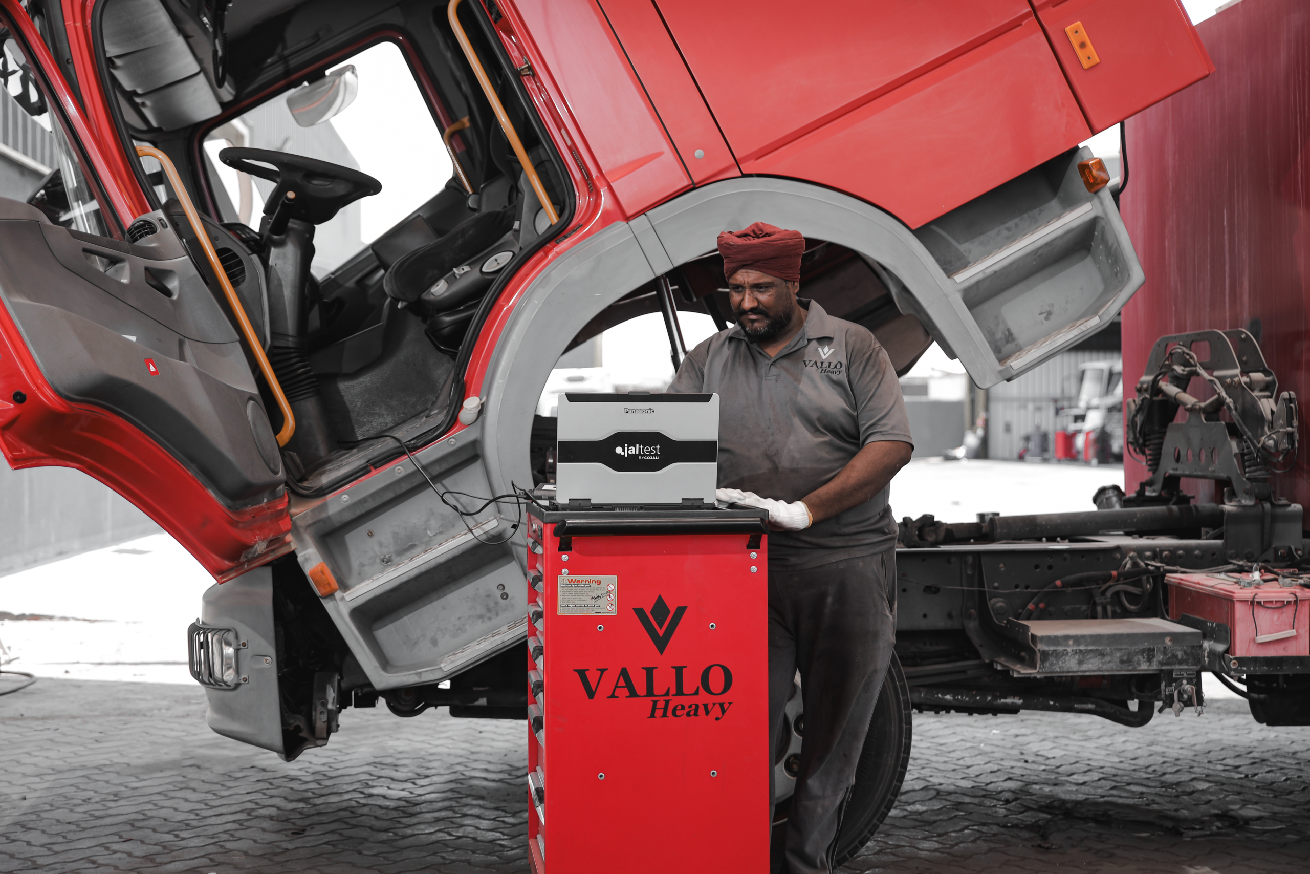 Vallo Heavy - Expert Heavy-Duty Vehicle Repair & Maintenance in Abu Dhabi